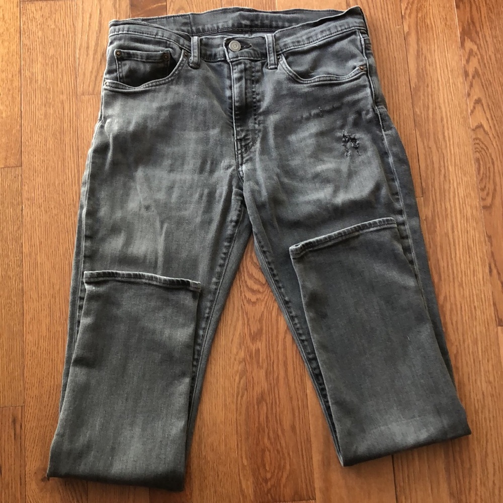 Grey 🤠 LEVI’S🤠Jeans 🔥Good Condition Broken In🔥